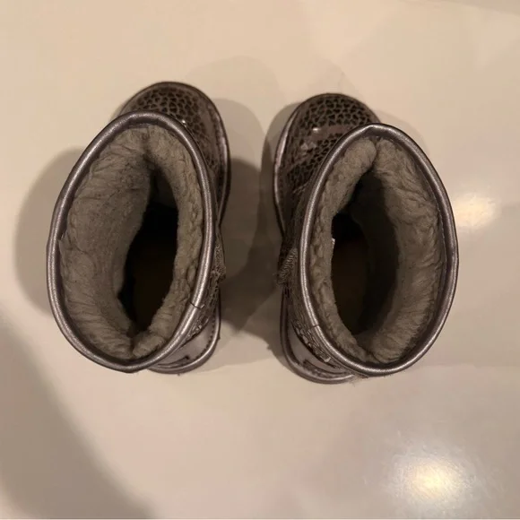 UGG Girls Classic Gel Hearts Boots size 12 Sleek Silver - Picture 4 of 12